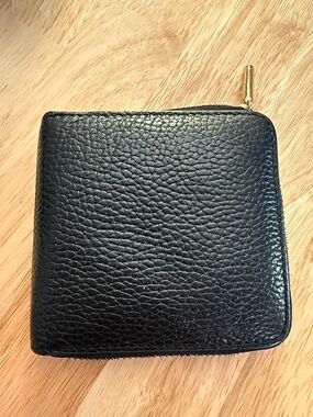 Cuyana Black pebble Leather mini Zip around Wallet